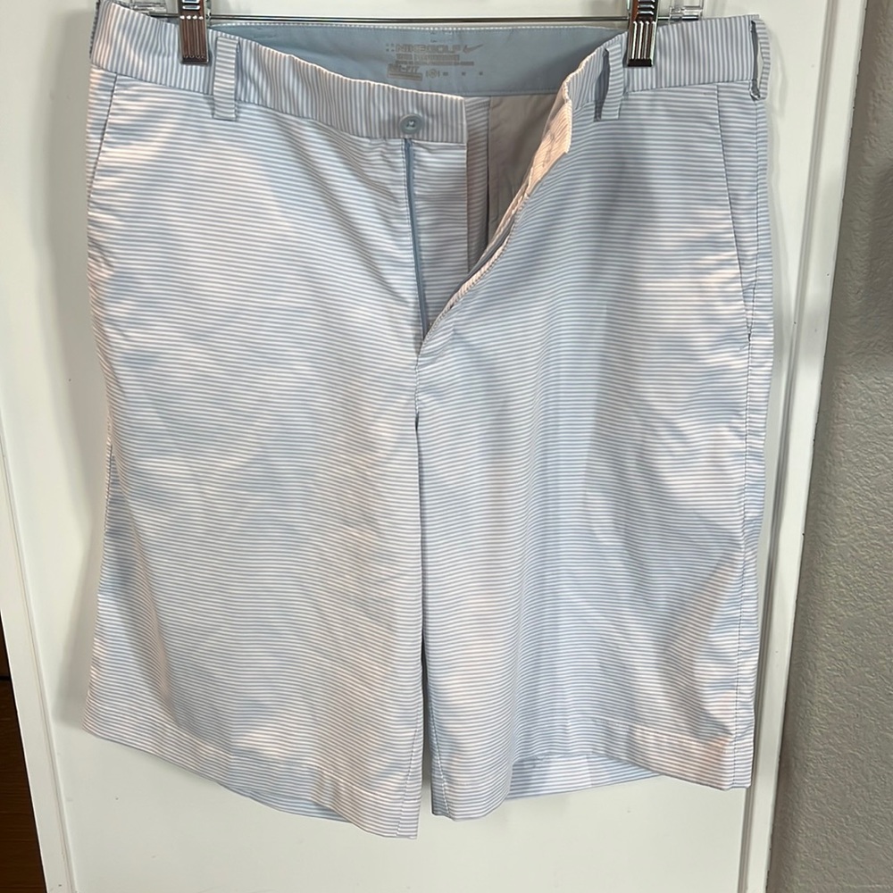 Men’s Nike Golf shorts. 32